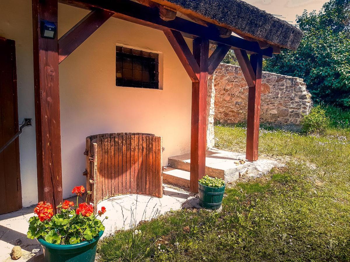 Wild Boar Cottage - Romantic Getaway Bytom Extérieur photo